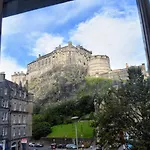 Edinburgh Castle View Apartment On Grassmarket